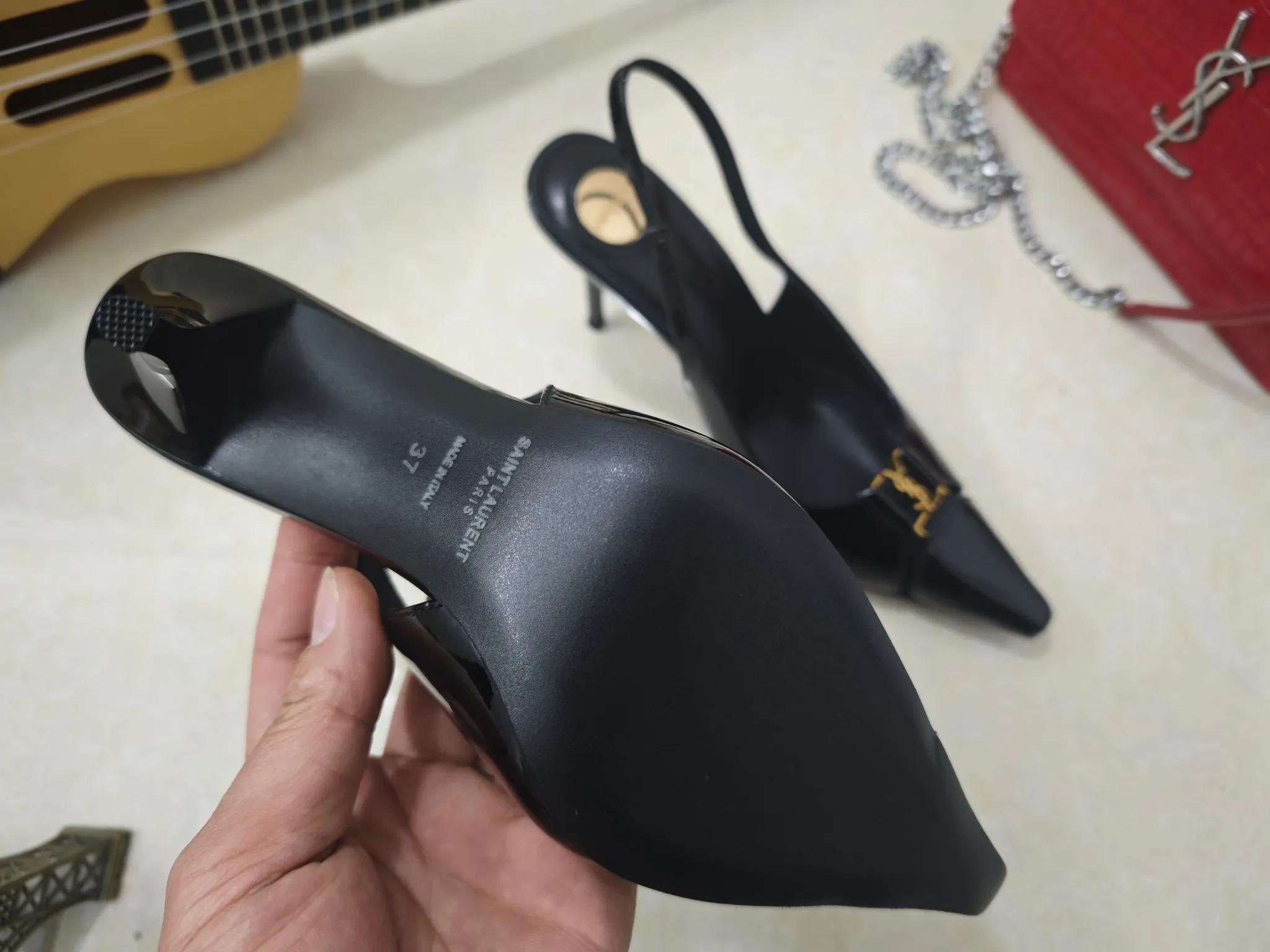 👟👟Ex-factory price 540👟👟【Saint Laurent】Yves Saint Laurent, high-heeled YSL high heels💃2025 early spring counter synchronizes the latest styles, YSL, decoration👠 Classic and high-quality glamorous masterpieces, the hottest autumn and winter series in the counter, with temperament, fashion, classic and attractive design style 😌The effect on the feet is particularly beautiful〰️, the materials are imported from Italy 🇮🇹 calf, imported black sheepskin, lining, and foot pads; sheepskin, stiletto high heels, size 35-41 (34.41.42 must be customized, non-refundable) outsole; imported genuine leather outsole, with full counter packaging